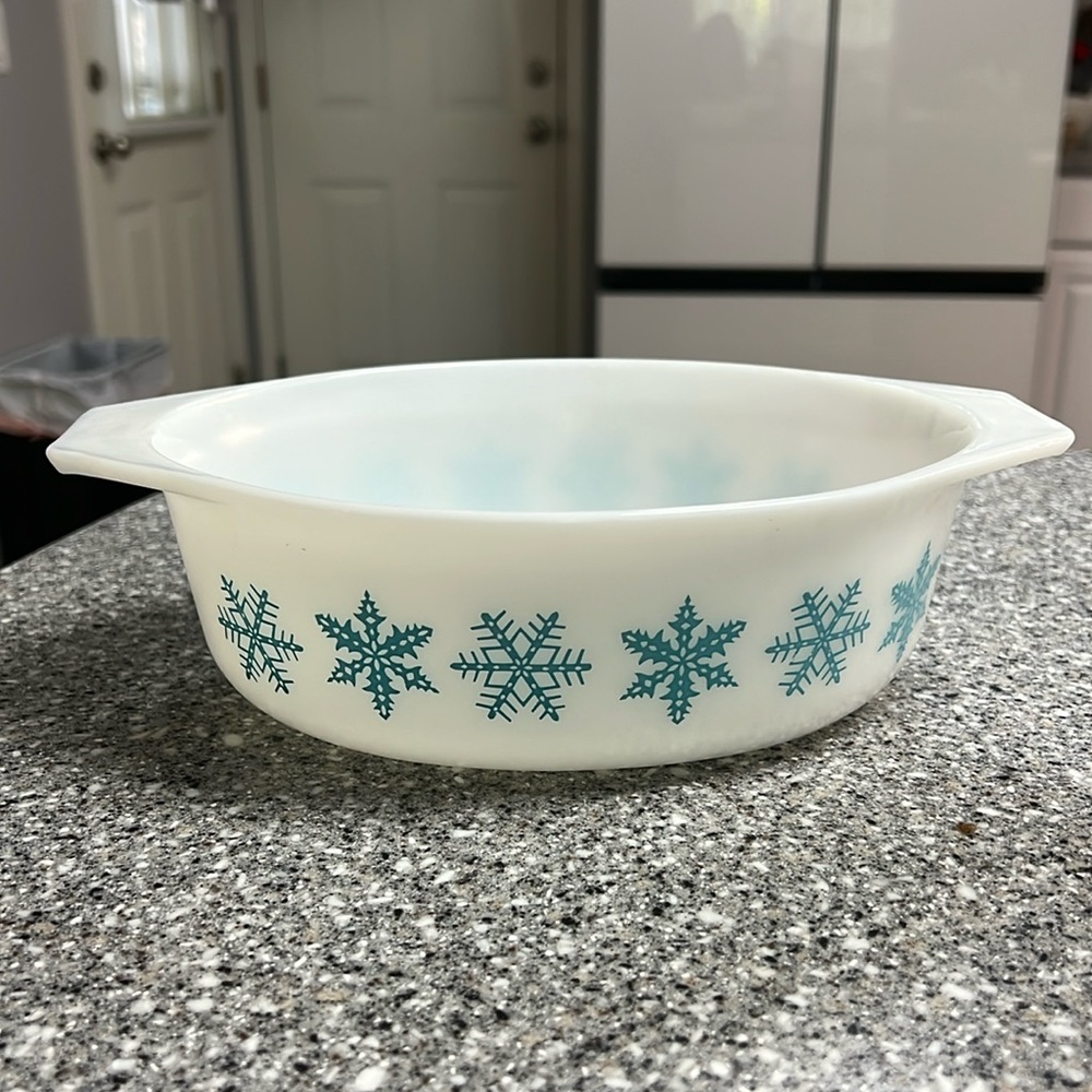 ❗️FINAL❗️ Vintage PYREX Snowflake Pattern Casserole